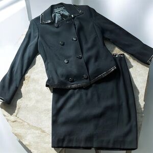 Elie Tahari Suit with Patent Leather Details Size 10